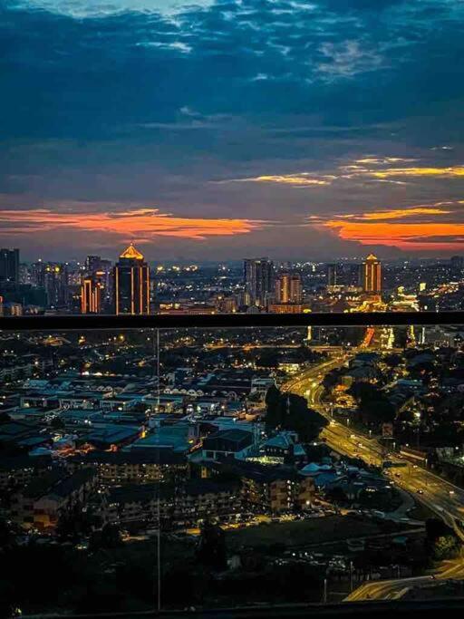 Cozy Aera Residence / Free Wi-Fi Netflix / Sunway Petaling Jaya Exterior foto